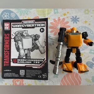 Hasbro Transformers War for Cybertron Netflix Bumblebee Action Figure